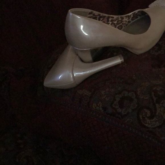 Champagne heels - Picture 2 of 2